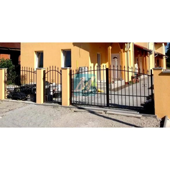 Kovácsoltvas jellegű kerítés köz elem , festett