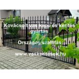 Kovácsoltvas jellegű  kétszárnyú nagykapu , festett