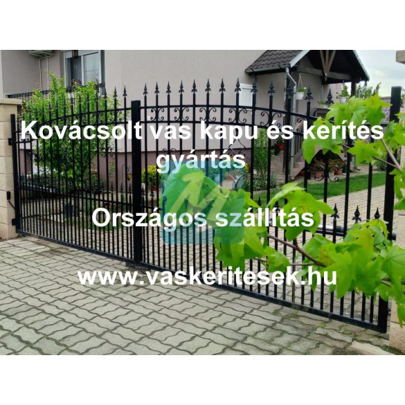 Kovácsoltvas jellegű  kétszárnyú nagykapu , festett