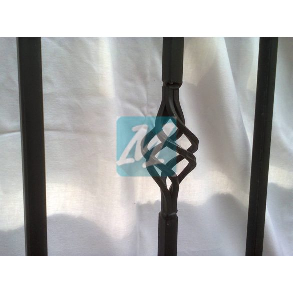 Kovácsoltvas jellegű kétszárnyú nagykapu, festett